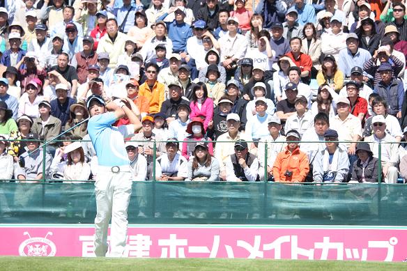 東建カップでの豪快なドライバーショット！！