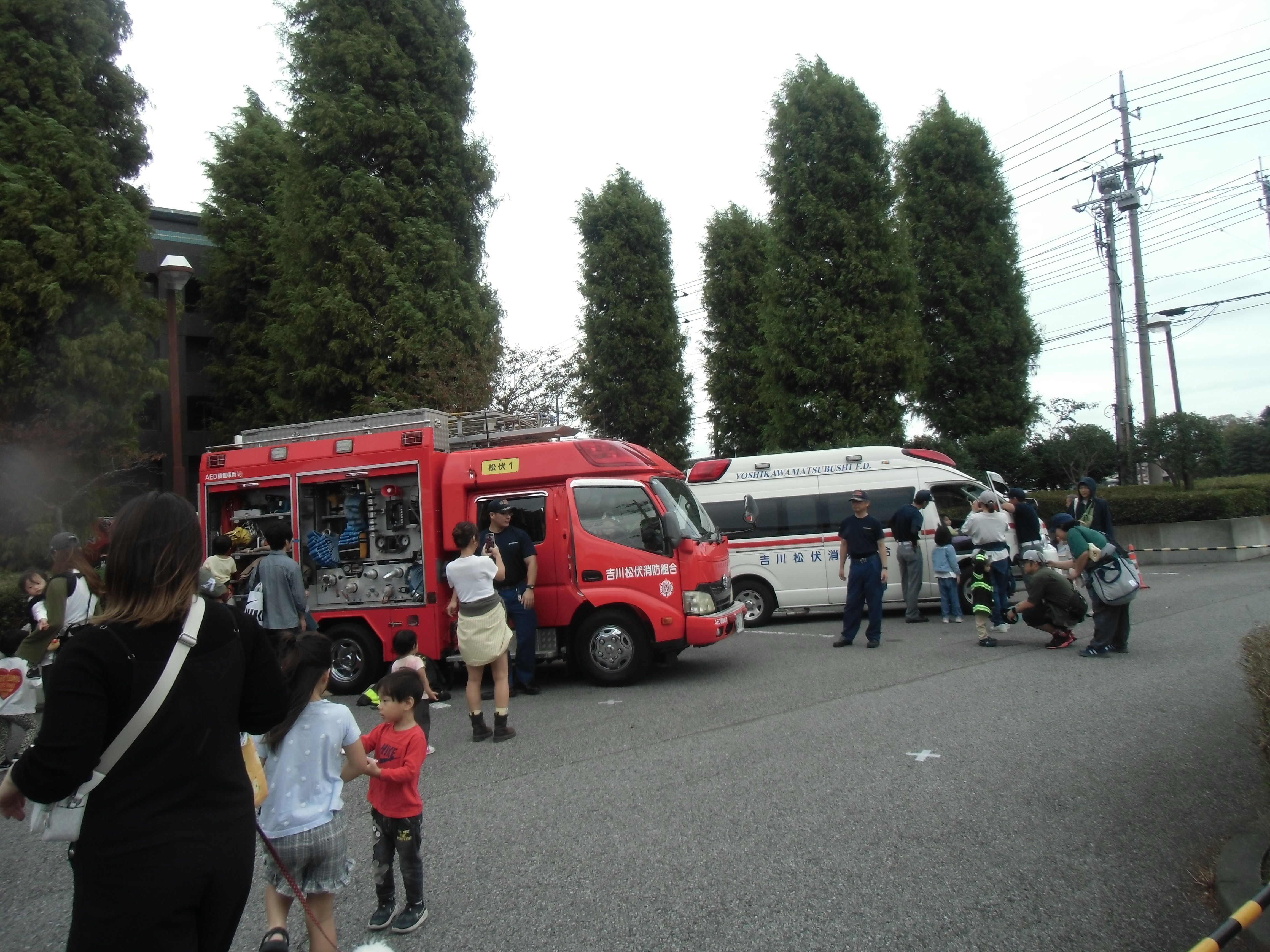 働く車の展示の様子