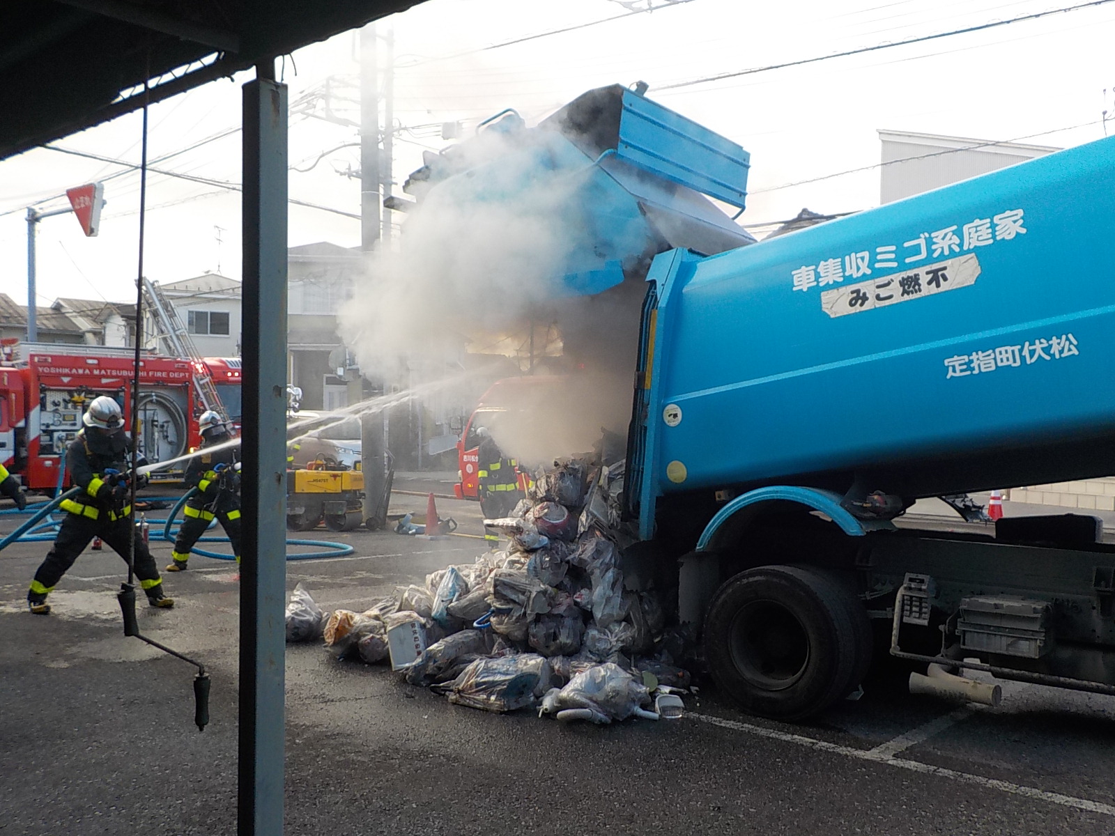 収集車の火災写真2