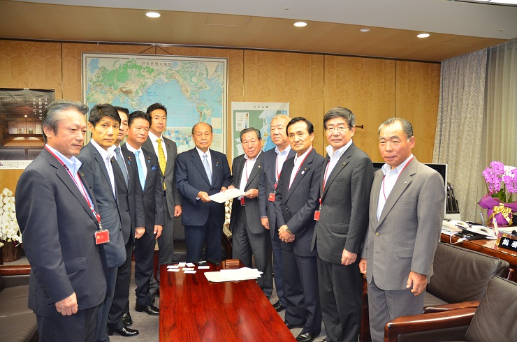 総務省訪問時の様子