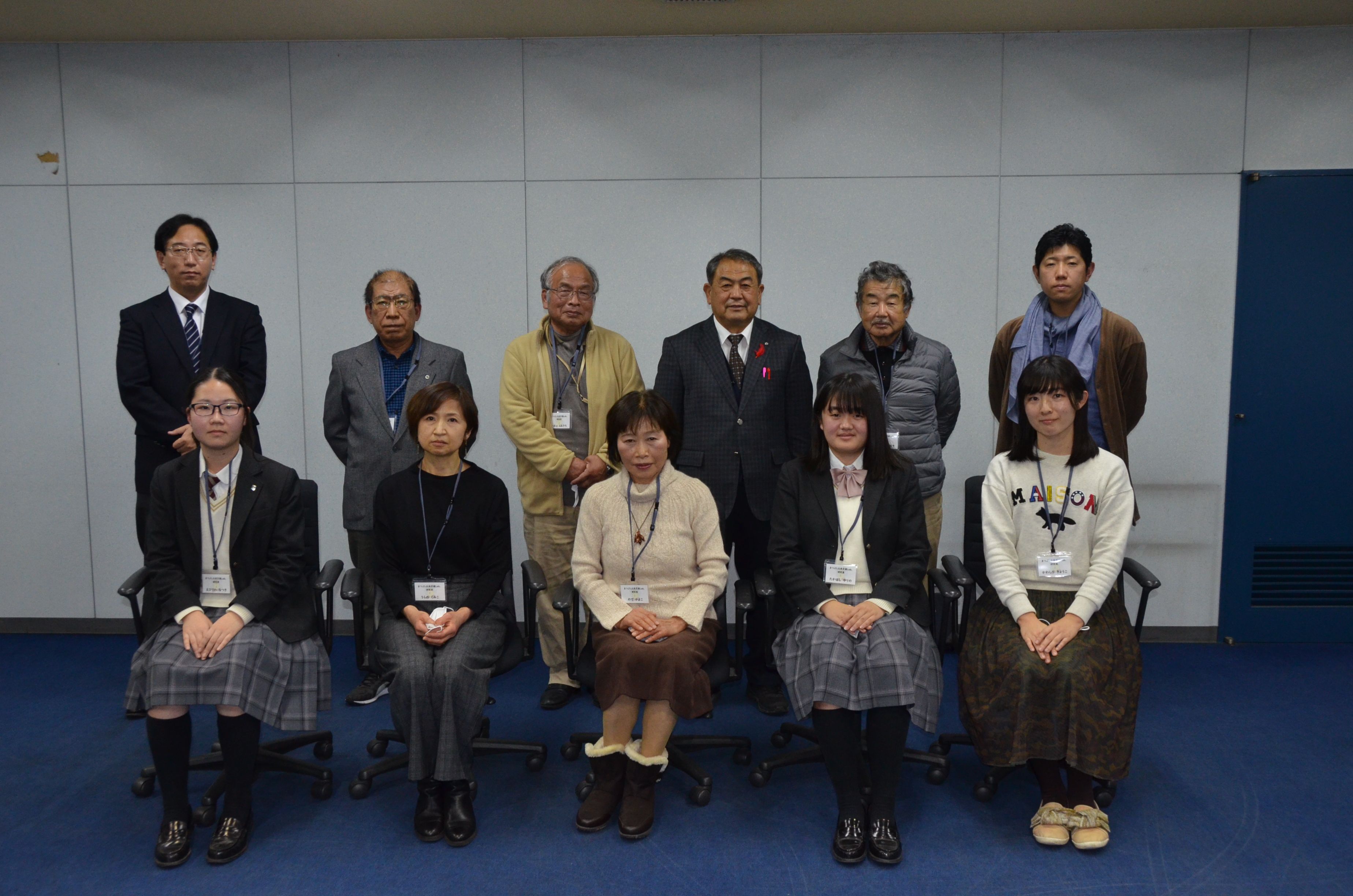 「まつぶし公共交通Lab．」の第6回研究会での集合写真