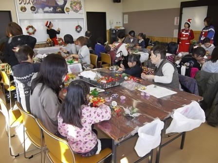 リースづくりの様子