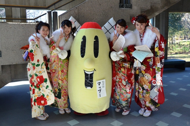 平成28年成人を祝う会　マップ―と新成人の皆さんの写真