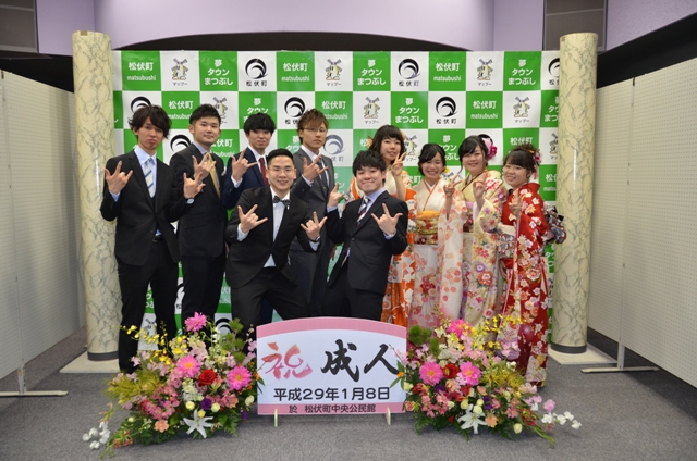 平成29年成人を祝う会　実行委員の集合写真