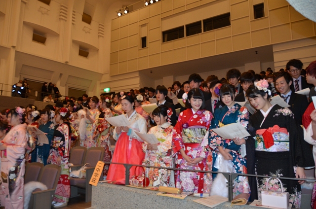 平成29年成人を祝う会　会場内の新成人の様子