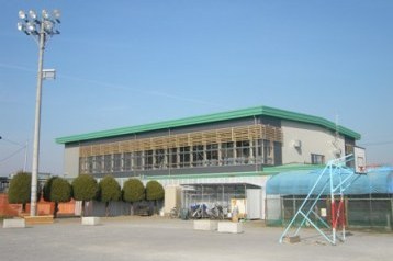 金杉小学校体育館の外観写真