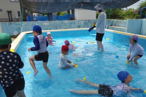 プール遊びの様子