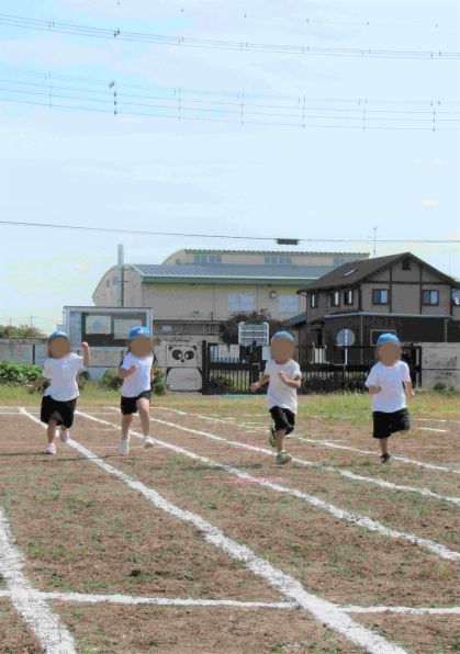 園児のかけっこ写真