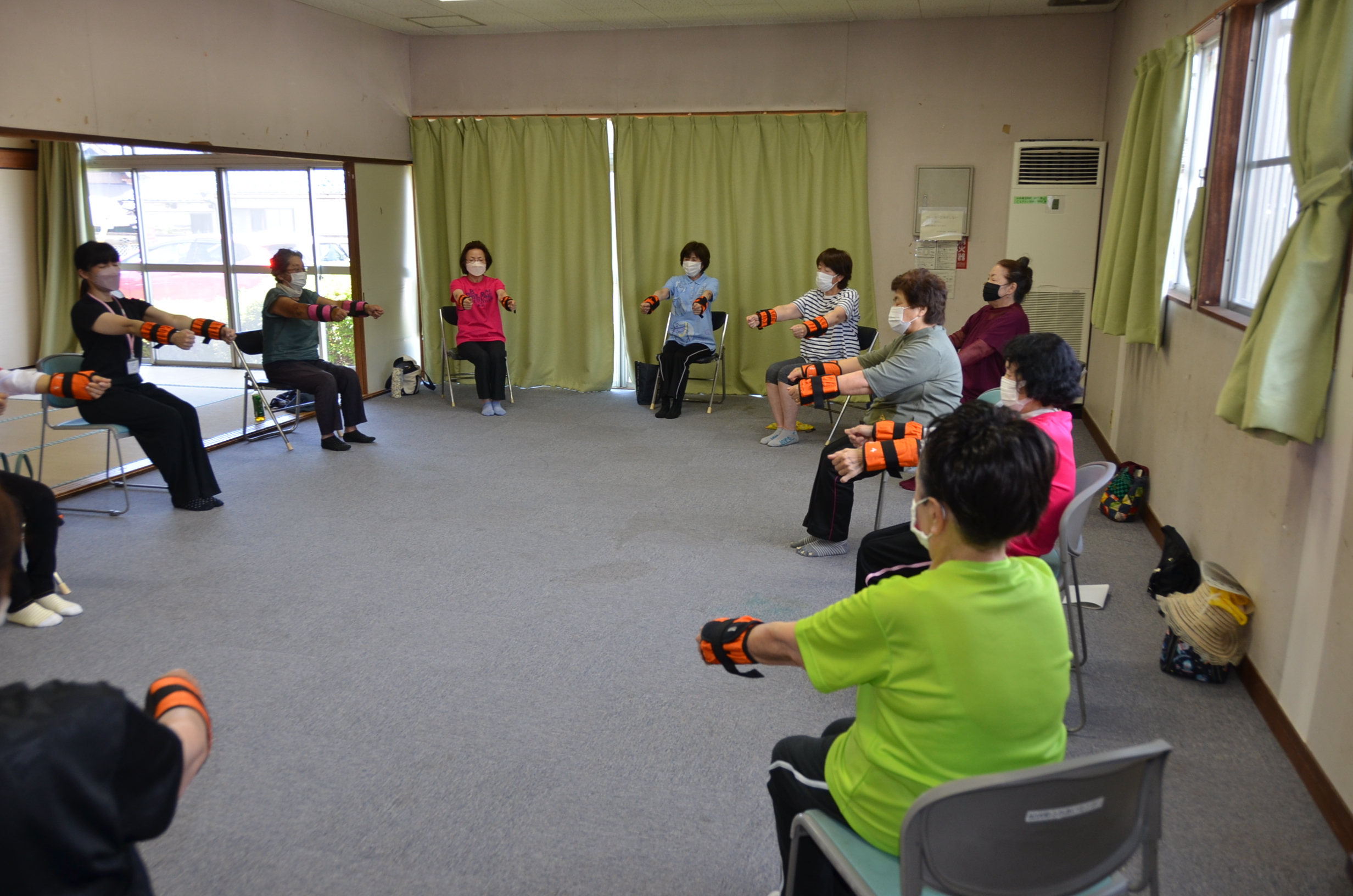 「まつぶしご近所さん体操」のサークル活動の様子1