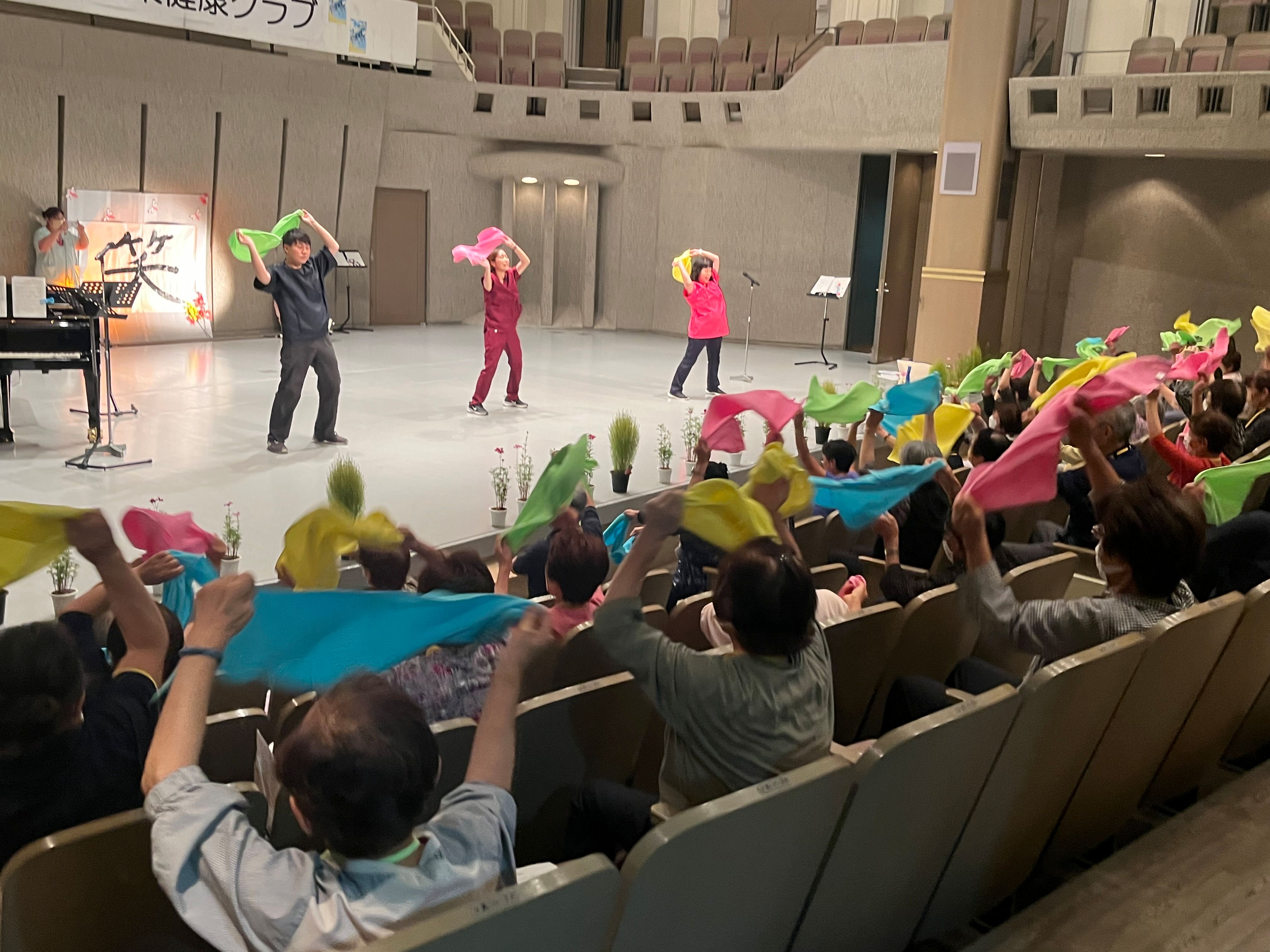 ホールでの活動の様子2