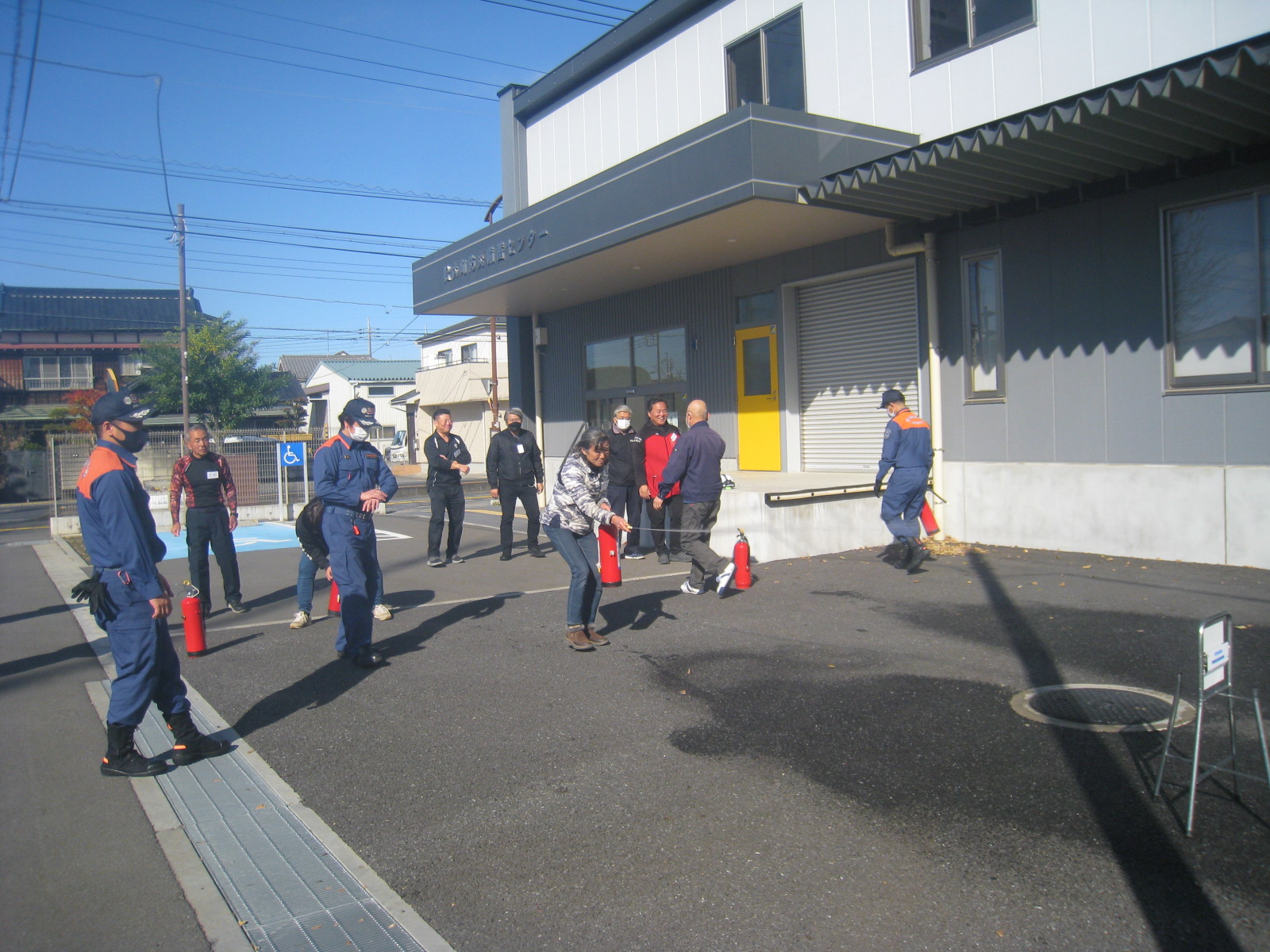屋外で訓練の様子