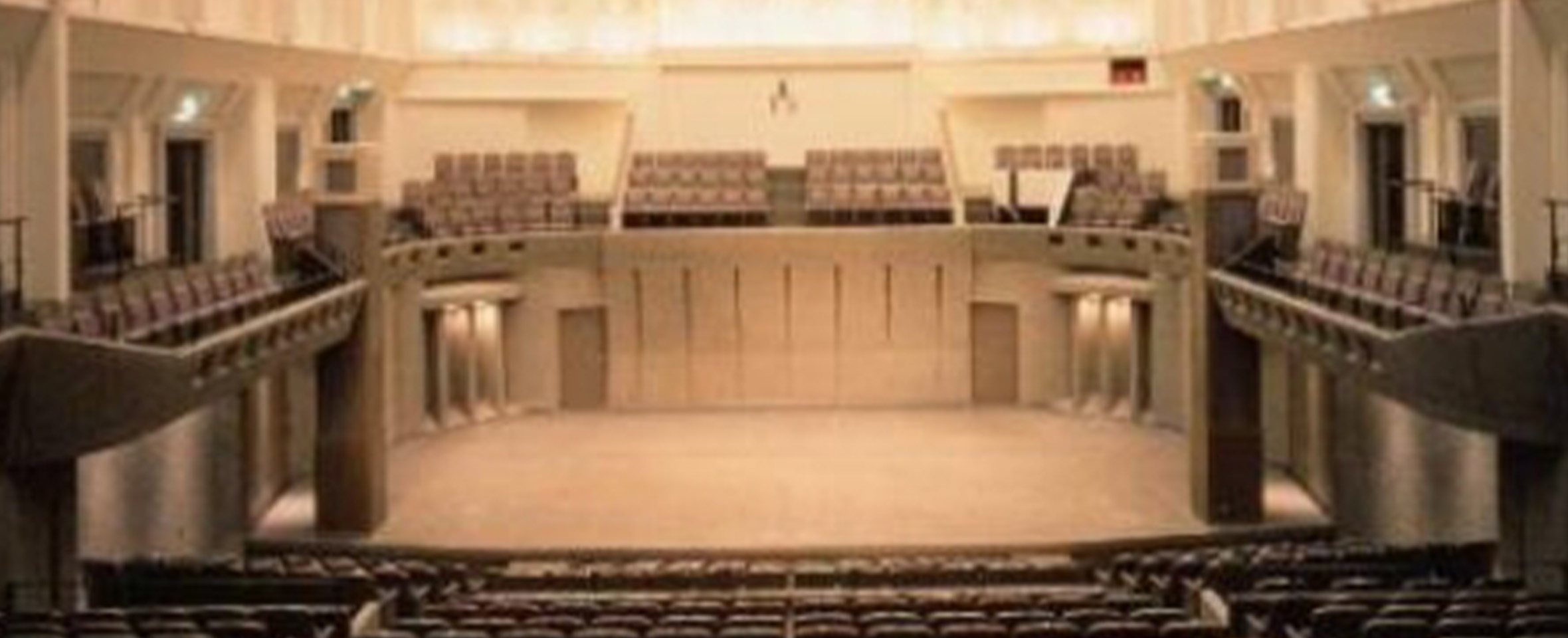 田園ホール・エローラの内観