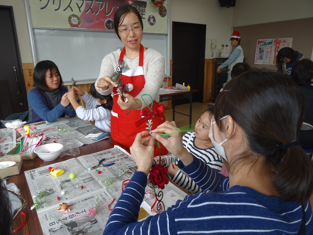 12月のクリスマスアレンジ講座の様子