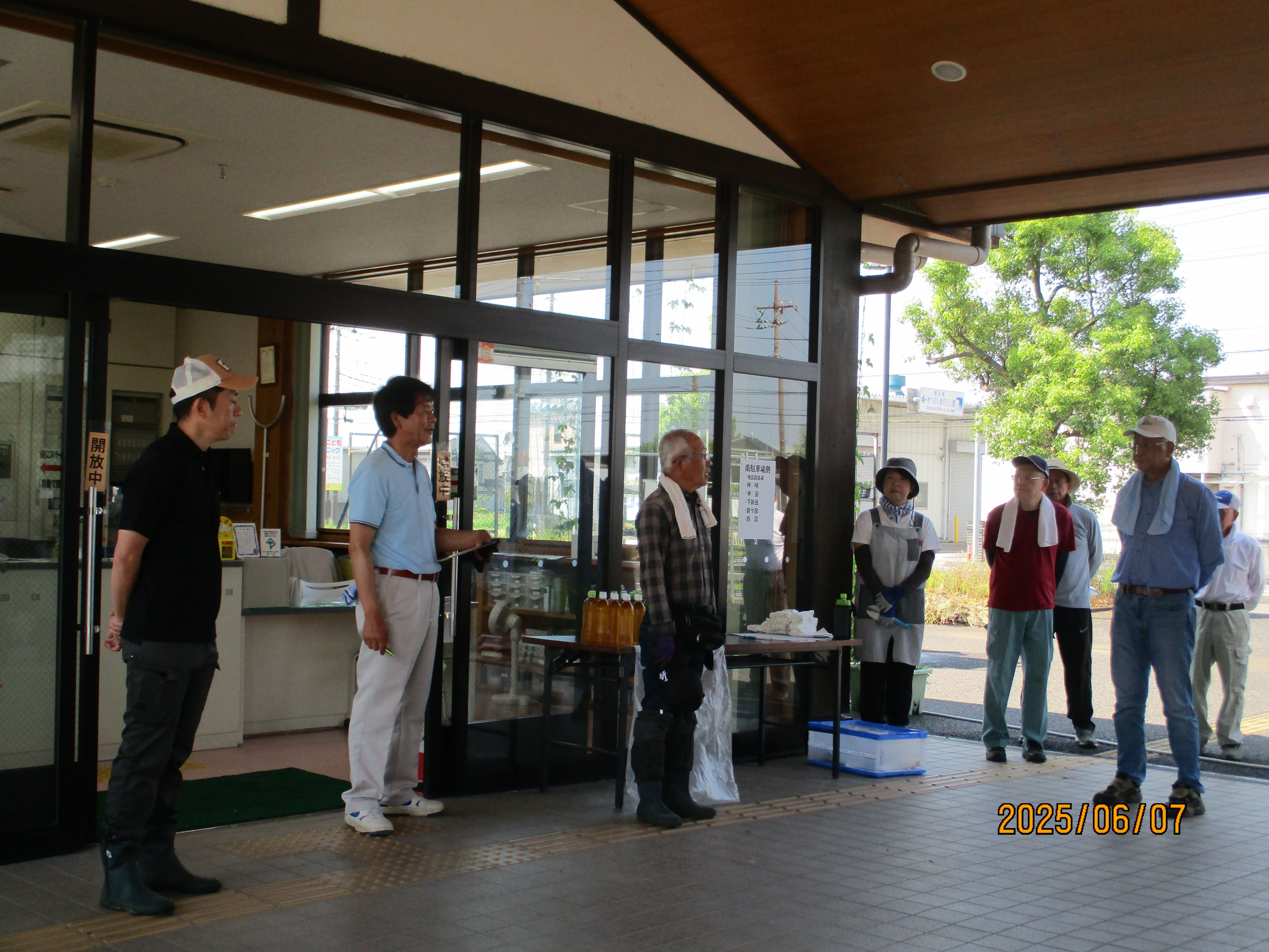 大川戸地区県営まつぶし緑の丘公園利用促進委員会のみなさんの写真1